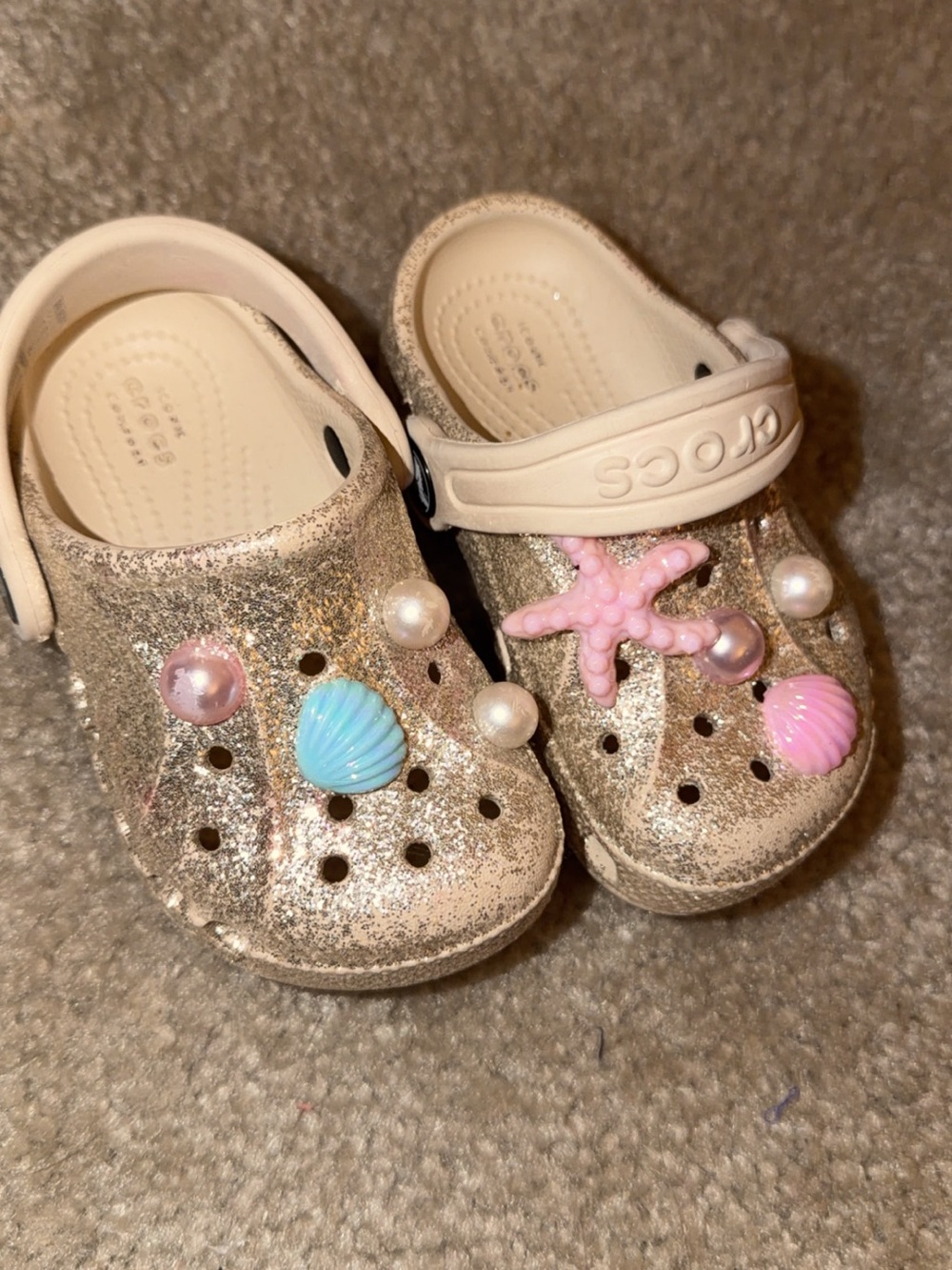 CROCS Kids' Gold Glitter Clogs with Pastel Sea Charm Jibbitz
